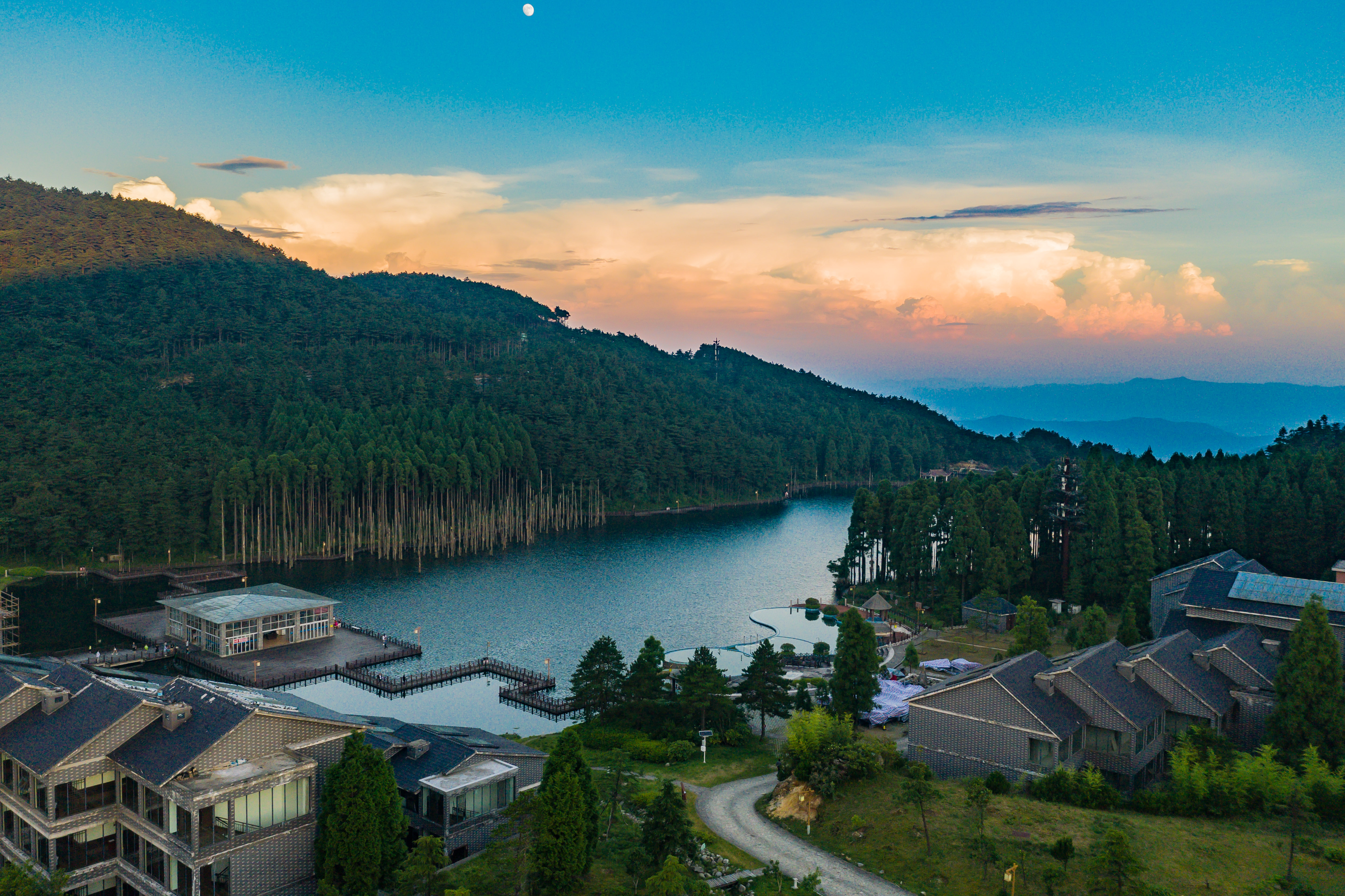 明月山