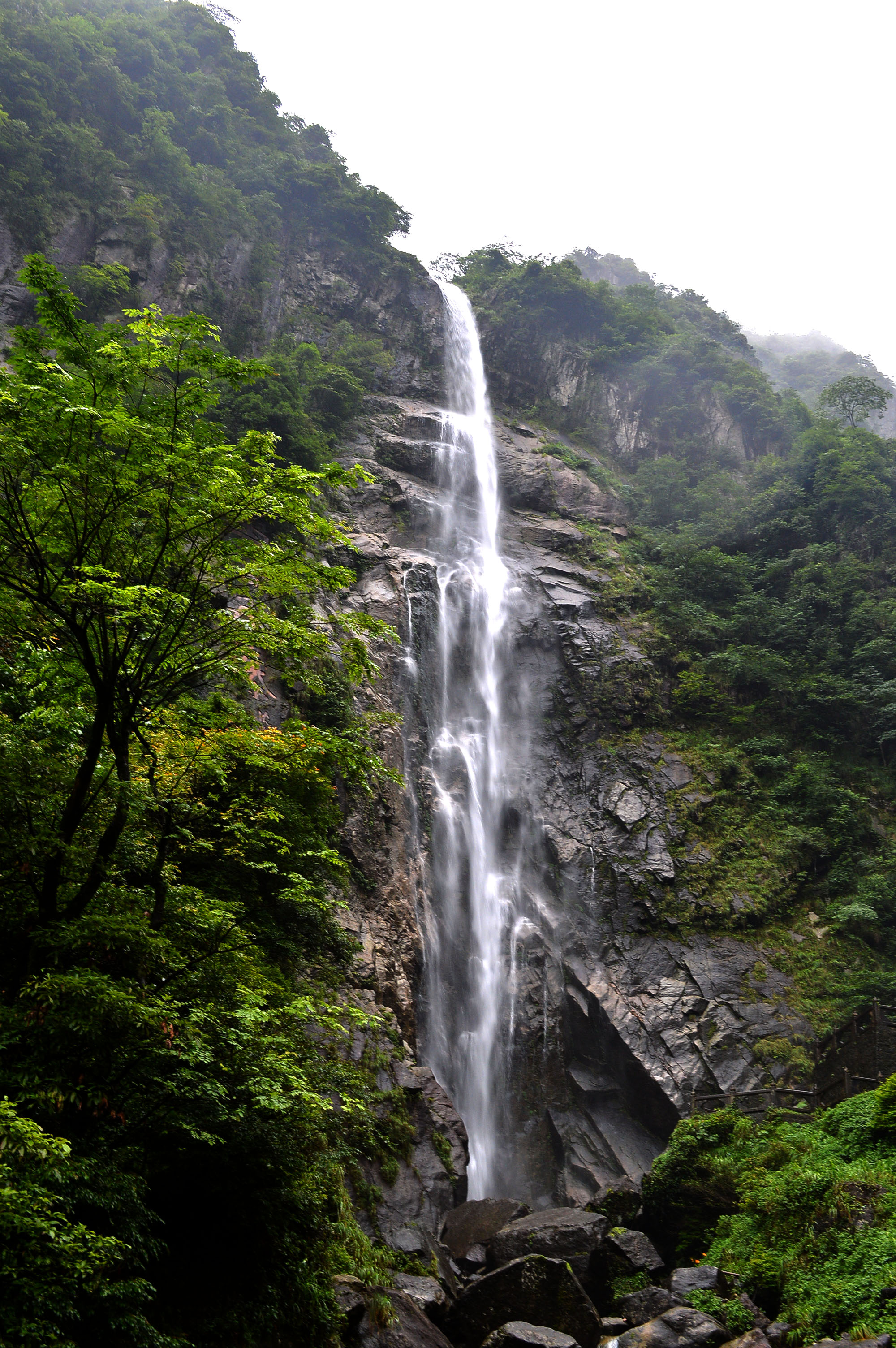 明月山