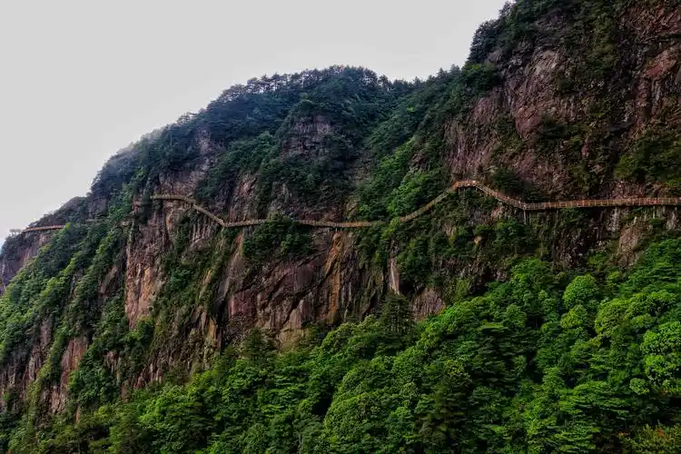 明月山