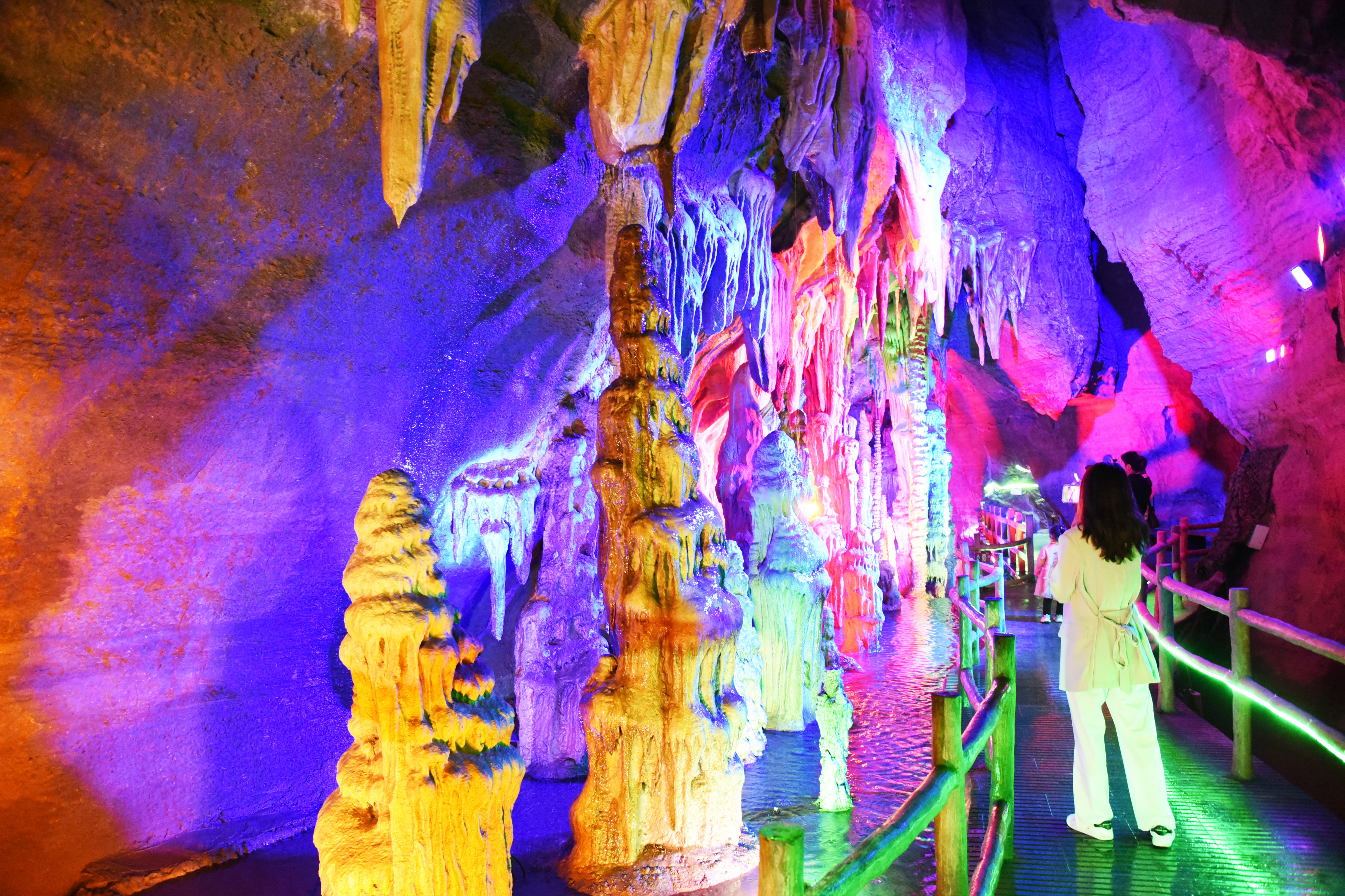 萤火虫水洞•地下大峡谷