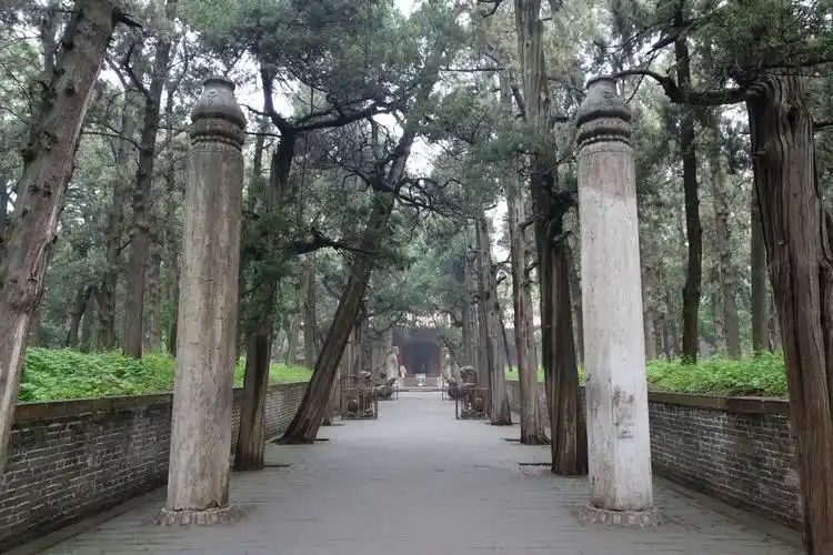 明故城三孔旅游区