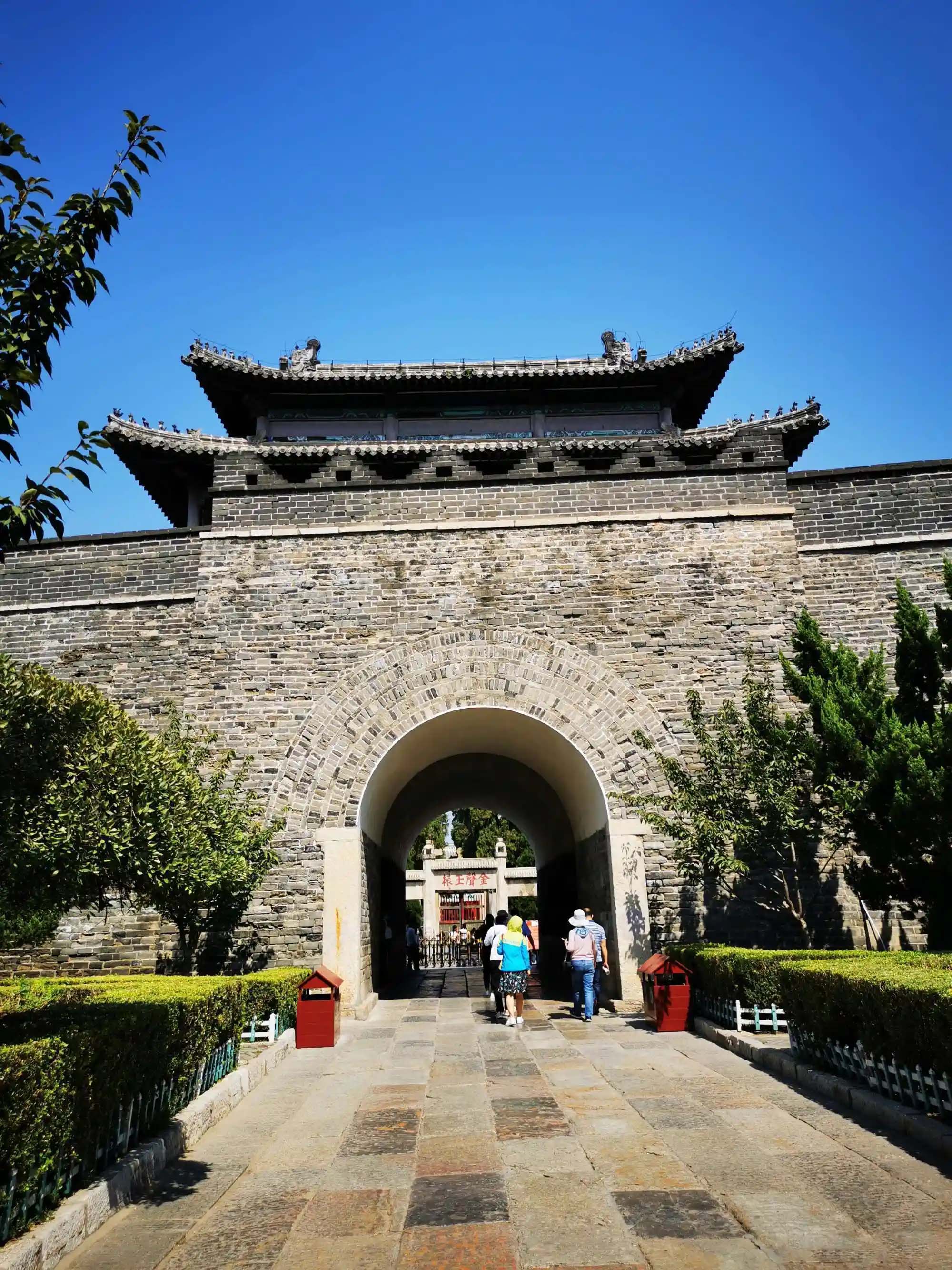 明故城三孔旅游区