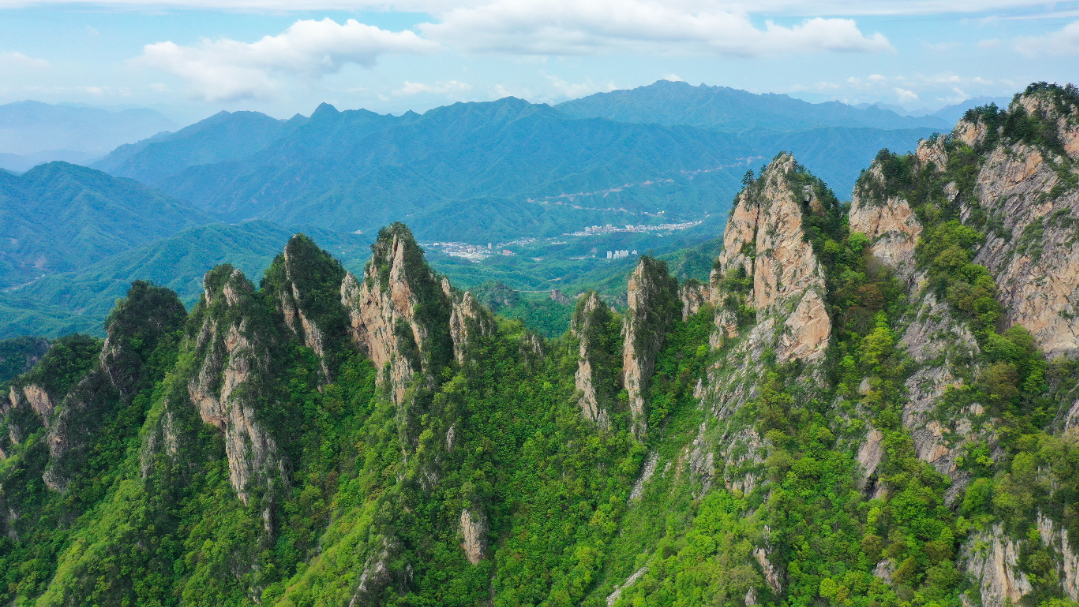 伏牛山老界岭·恐龙遗址园
