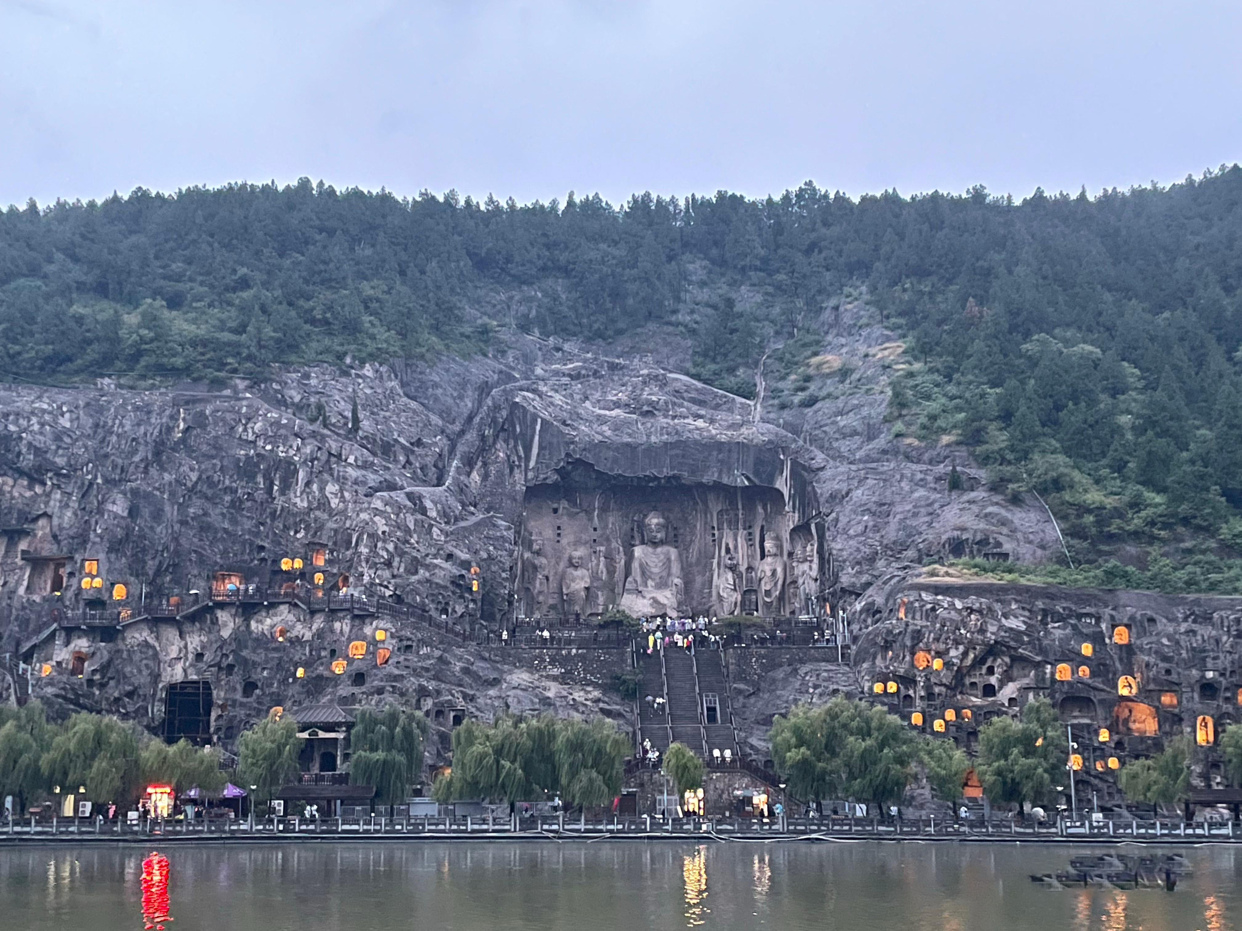 龙门石窟