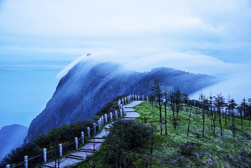 峨眉山