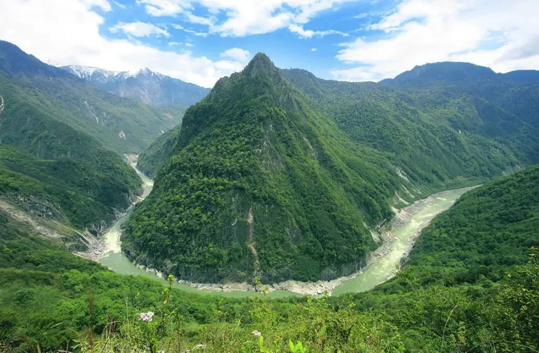 雅鲁藏布大峡谷