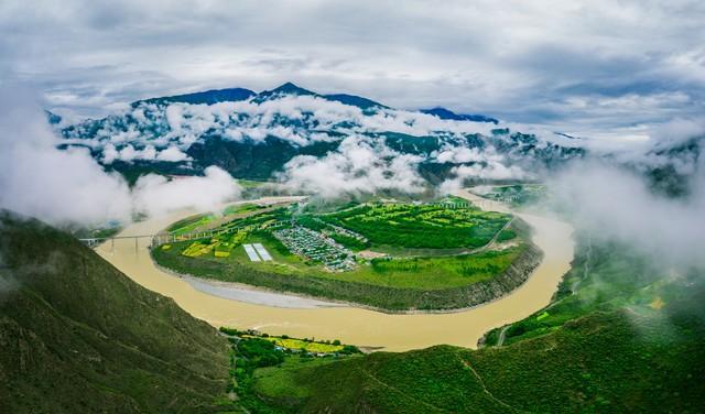 雅鲁藏布大峡谷
