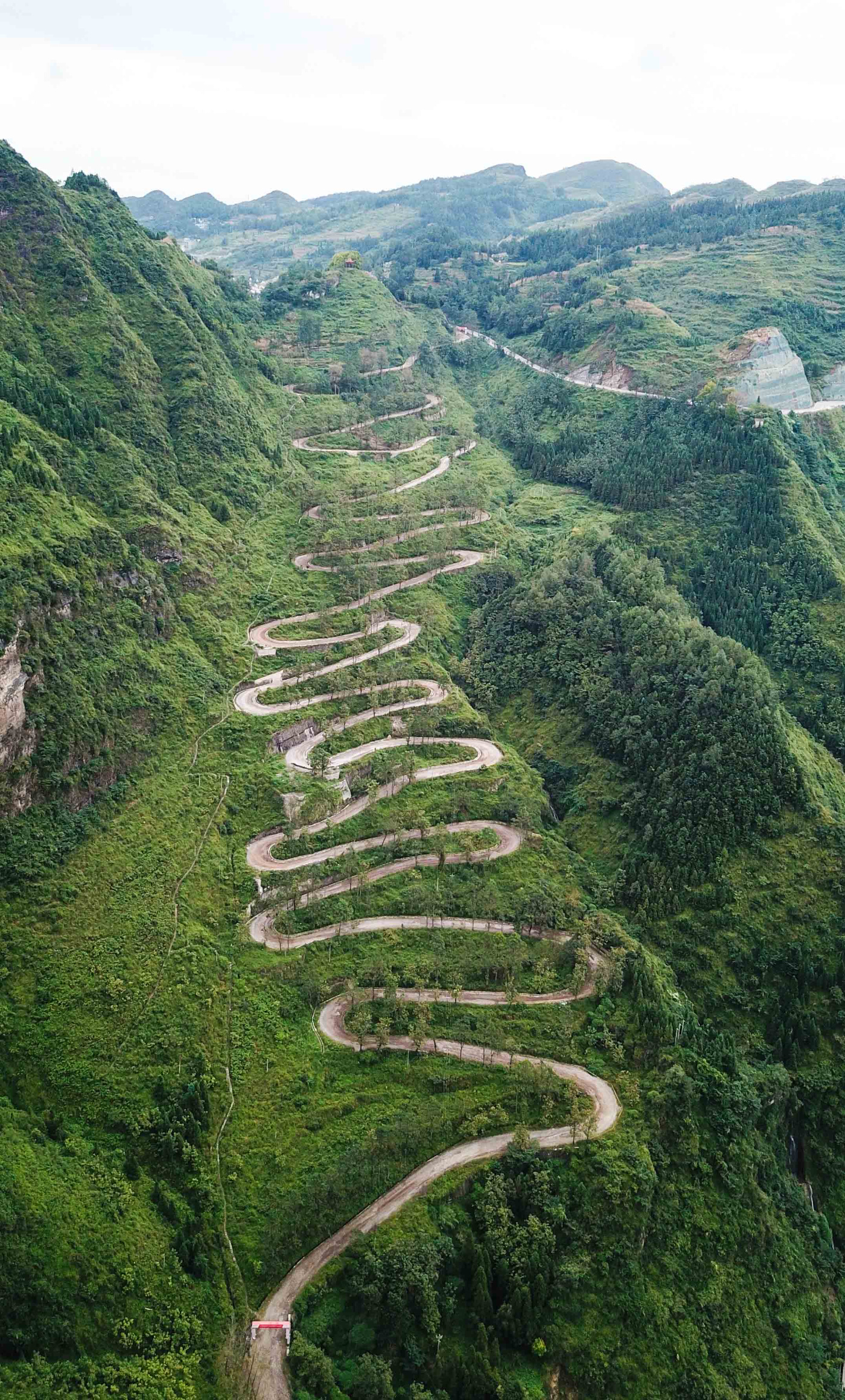 二十四道拐抗战公路