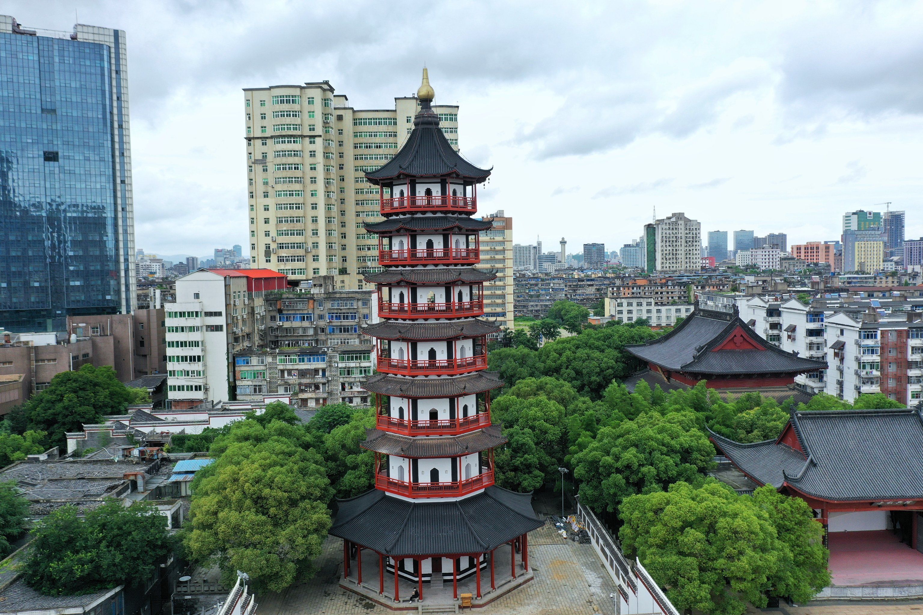 绳金塔
