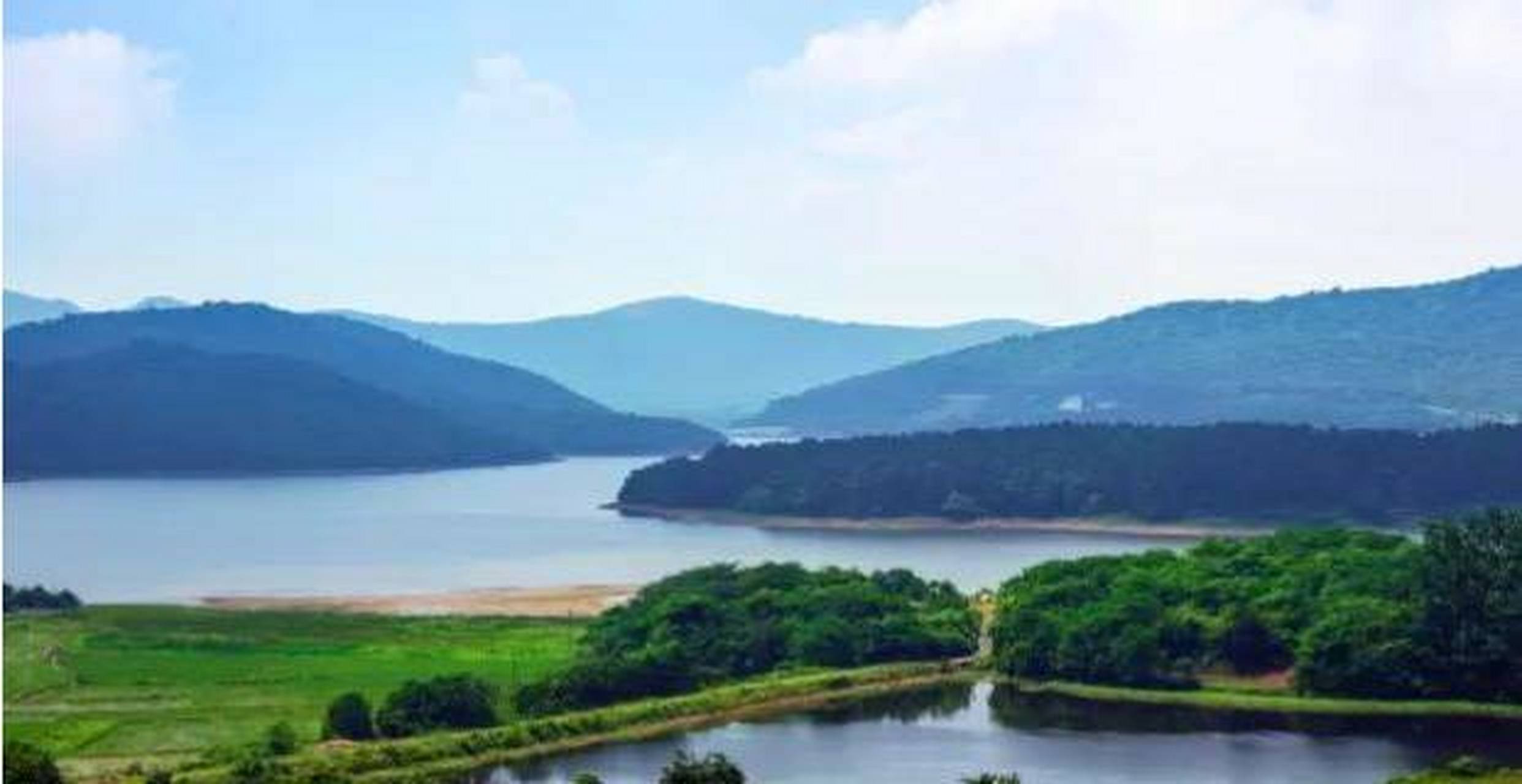 鸡笼山半月湖