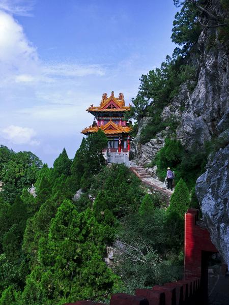 石膏山