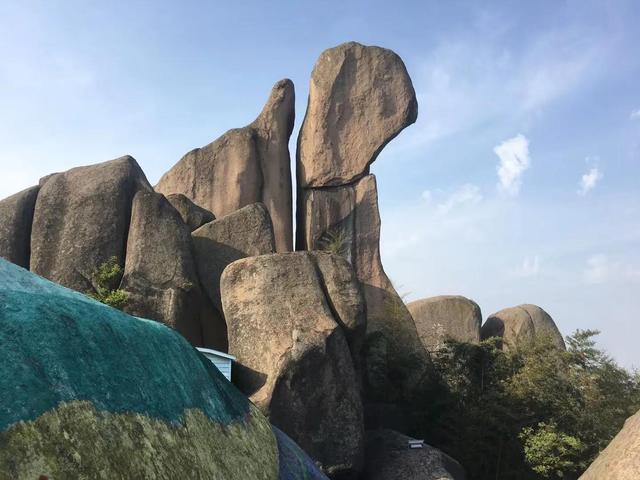 巨石山