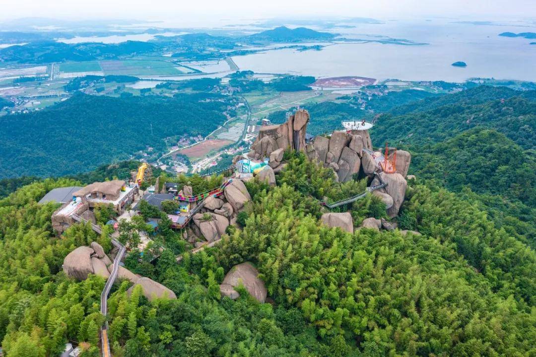 巨石山