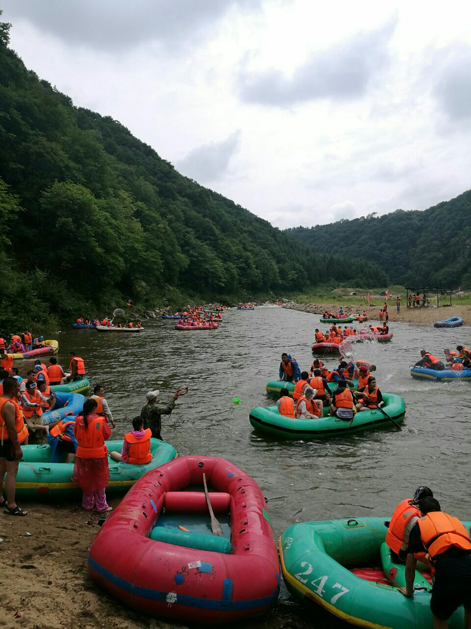红河谷漂流