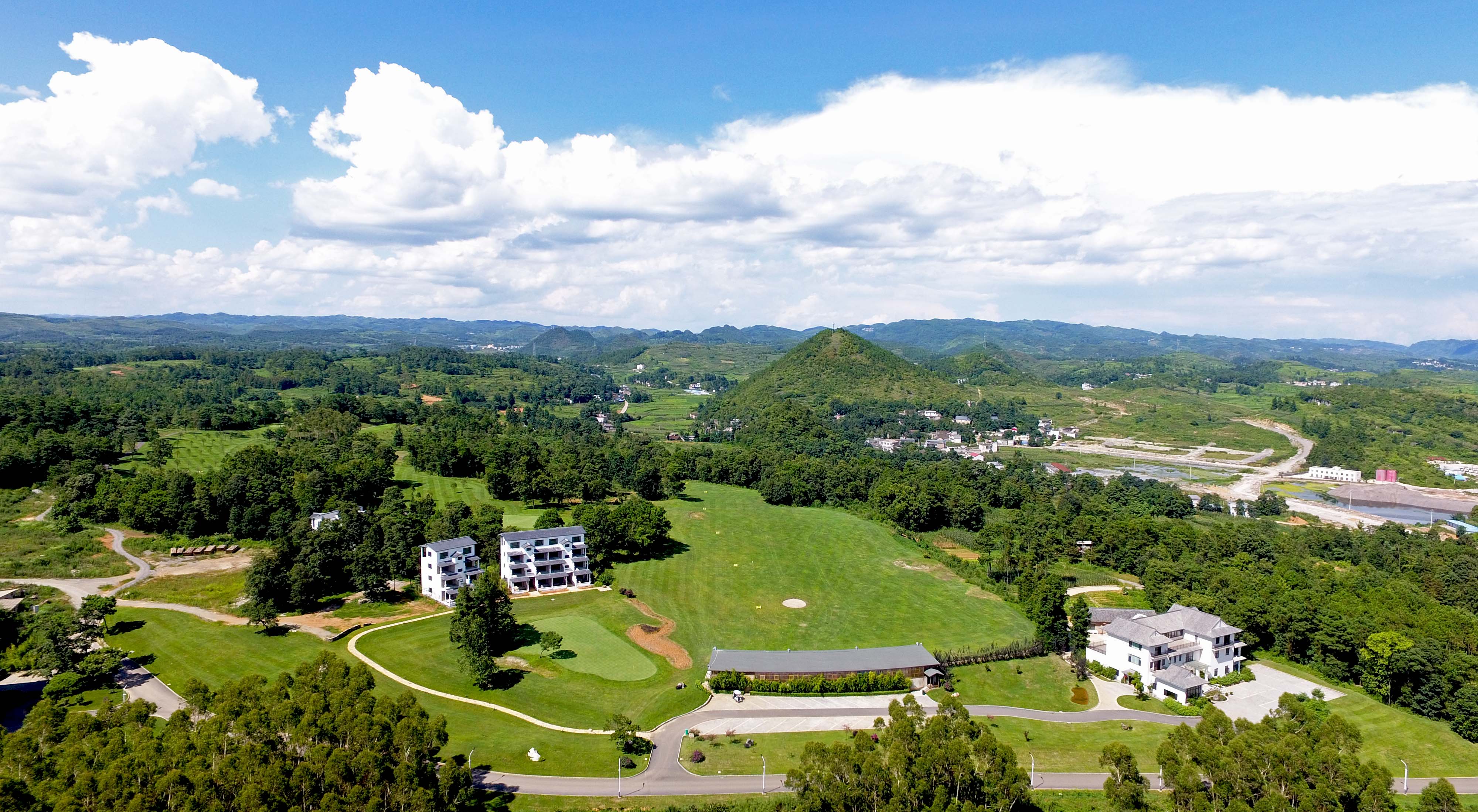 义龙山地旅游运动休闲博览园