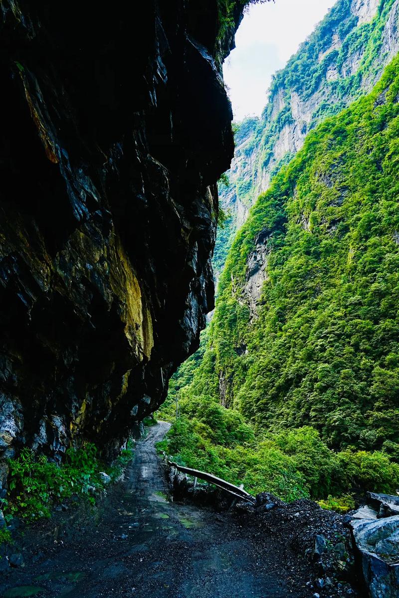 东拉山大峡谷