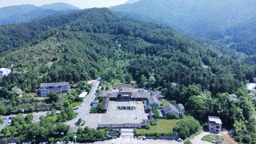 梁野山