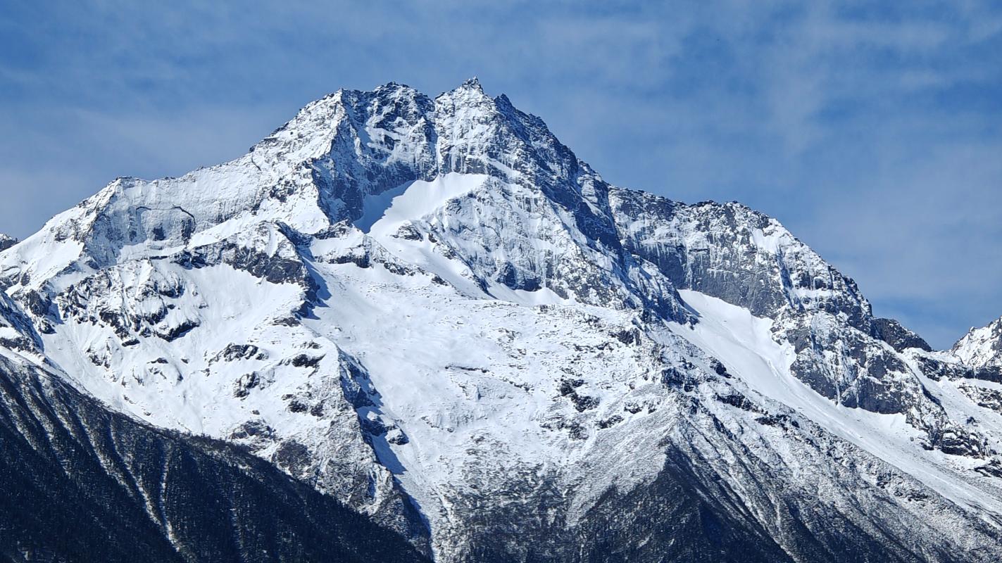 三奥雪山
