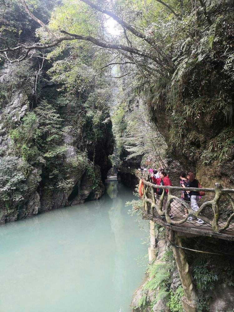 巴人河