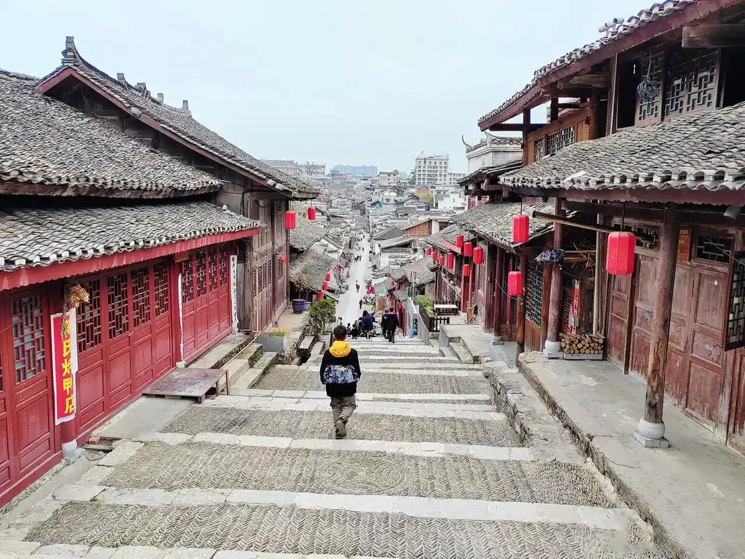 翘街古城