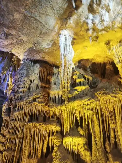 巴马水晶宫